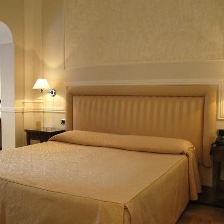 Hotel Flora Frascati Exteriör bild