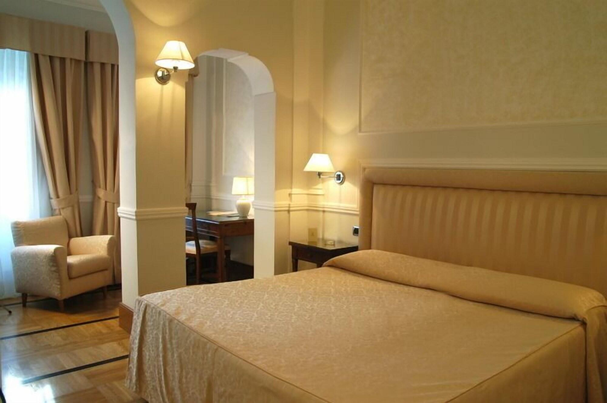 Hotel Flora Frascati Exteriör bild